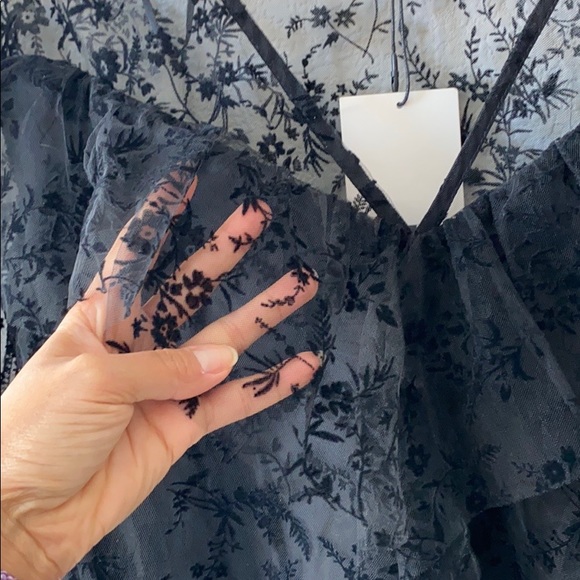 🆕Zara print top ( fits like S) - Picture 8 of 9